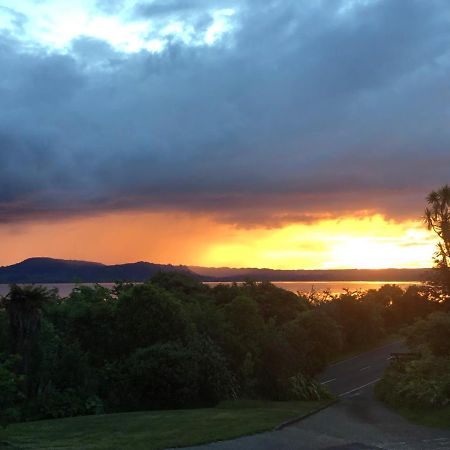 Spectacular Lake Views Rotorua Extérieur photo