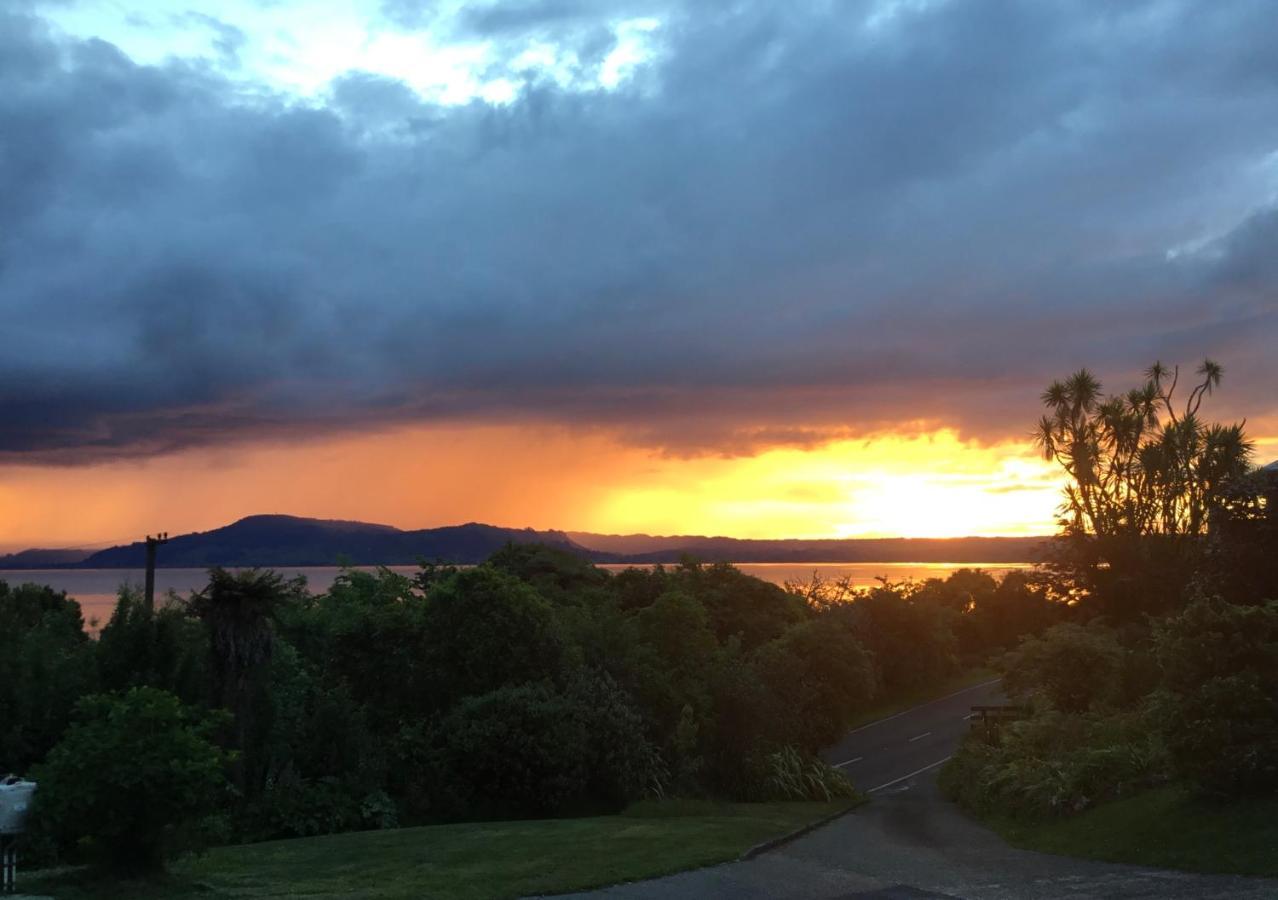 Spectacular Lake Views Rotorua Extérieur photo